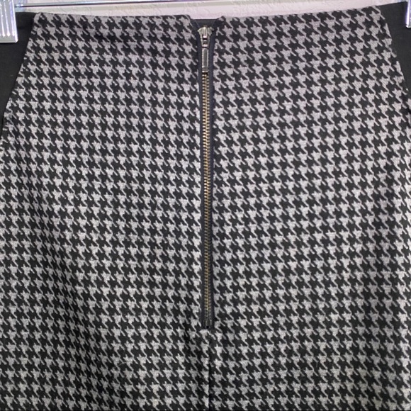 NY&CO Houndstooth Black and Grey Zipper Skirt - Picture 2 of 6